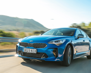 Kia Stinger blue dynamic  (38)
